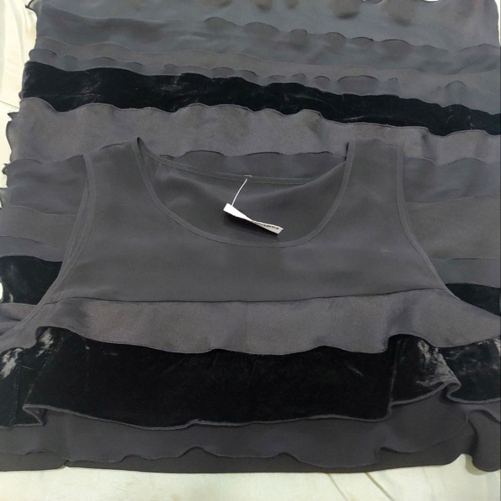 Cute little black dinner dress. - Picture 5 of 9